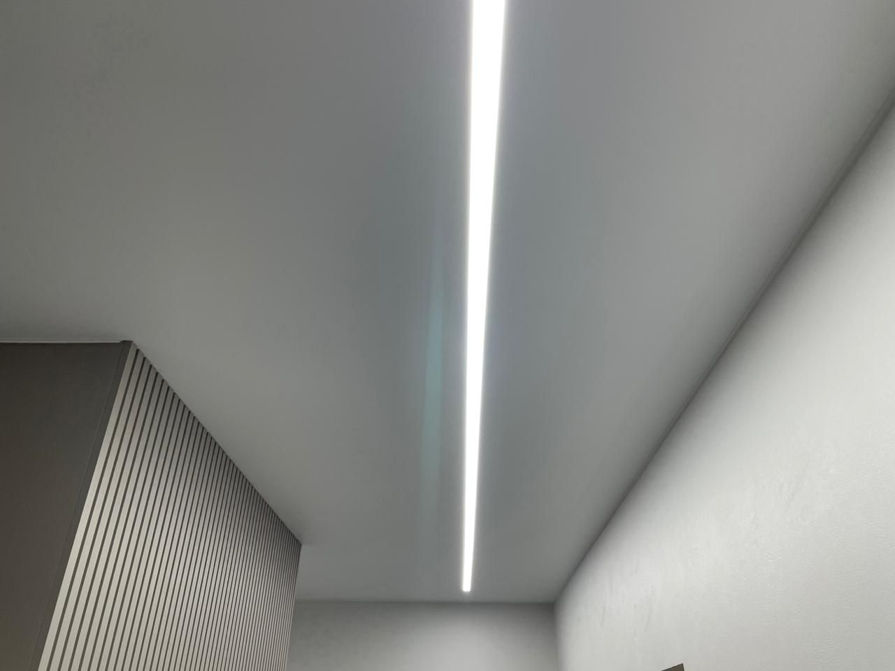 Матовый натяжной потолок в коридор