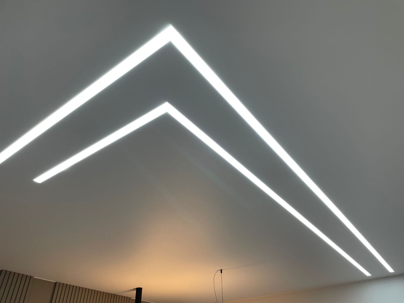 Матовый натяжной потолок в спальню